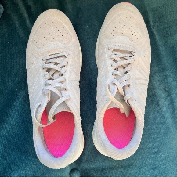 New Balance Suede Fresh Foam Arishi V2 Running Shoe Size 9.5 EUC Gray Pink - Picture 7 of 7